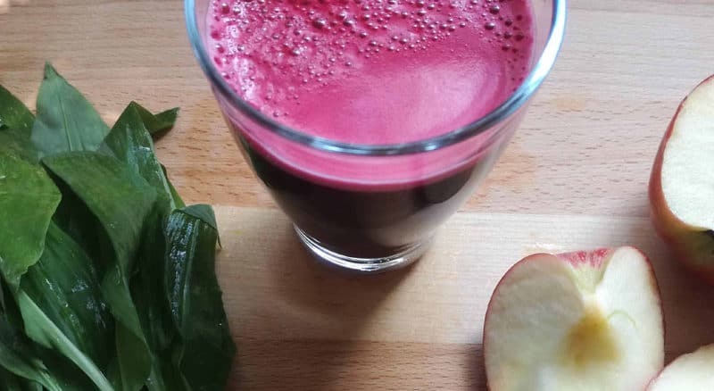 Zdravé smoothie s medvědím česnekem