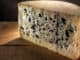 Roquefort: kvalitní plísňový sýr, který je u nás často zaměňován za Nivu