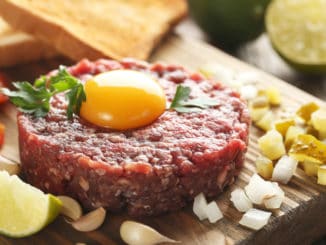 Ten nejlepší tatarák připravíte snadno. Tajnou ingrediencí jsou kapary