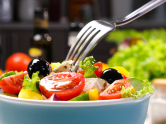 Středomořská dieta: Dopřejte si skleničku i sladkosti a zhubněte. Má to ale jeden háček