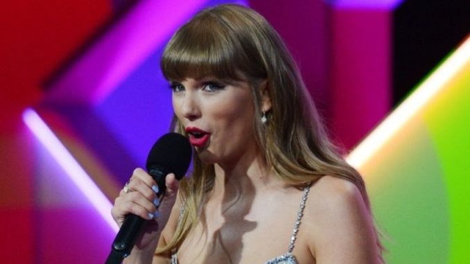 Taylor Swift se rozhodla, že naučí svou kamarádku vařit. Prozradíme vám, jak to dopadlo