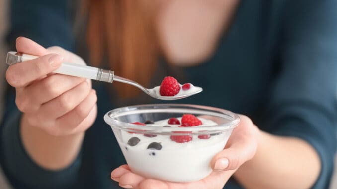 Jogurty mají na tělo blahodárný vliv. Dokonce usnadňují hubnutí