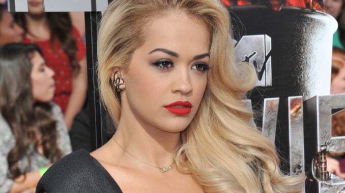 Rita Ora odtajnila kouzlo své perfektní postavy. Někomu by to mohlo připadat jako plýtvání jídlem