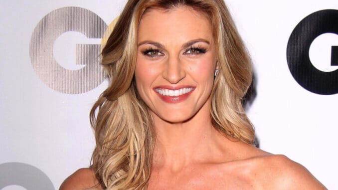 Komentátorka Erin Andrews zakládá svůj jídelníček na bílkovinách. Prozradila, jaké jídlo strká do kabelky