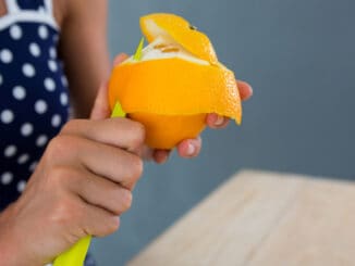 Jak vyzrát na „nedobytný“ pomeranč: Tyto tipy vám ulehčí loupání a slupky prakticky využijete