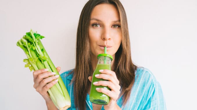 Dieta s celerovou šťávou: Tato „superpotravina“ vám pomůže nejen zhubnout, ale ještě vás ochrání v jiných ohledech