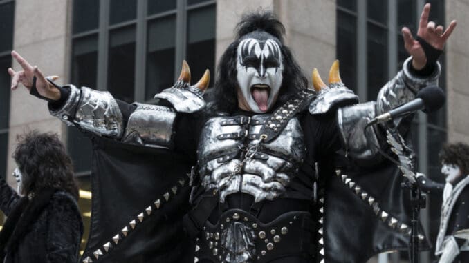 Gene Simmons prozradil, proč si dává do misky s cereáliemi led. Fanoušci nad jeho konáním nevěřícně kroutí hlavou