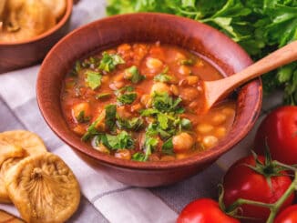 Harira: Tradiční marocká polévka se pyšní štiplavou chutí. Při ramadánu je to nejkonzumovanější jídlo