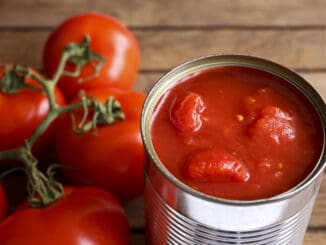 Konzervovaná rajčata: Prodlužte jejich životnost. Otevřená konzerva nemusí zamířit rovnou do koše