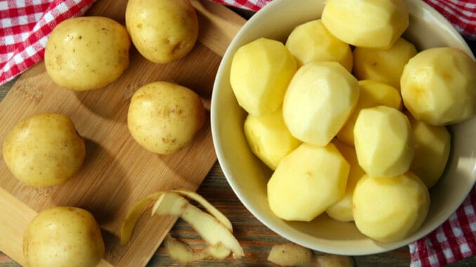 Češi jako milovníci brambor: Když brambory po loupání nevzhledně hnědnou, je snadné tomu zabránit