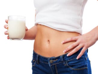 Mléčná dieta vás „levně“ zbaví břišního tuku. Dietoložka radí, čemu se vyvarovat