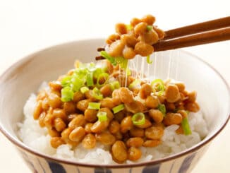 Natto: Jídlo se slizkou a nepříjemně lepivou konzistencí. Oblíbená snídaně Japonců, která popírá zákony stárnutí