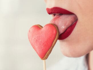 Chcete okořenit valentýnské milování? Zpestřete si ho „hravým“ jídlem