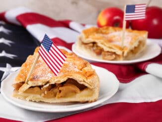 Apple Pie: Ikonický americký koláč ve skutečnosti z Ameriky nepochází. Hvězda slavných filmů má hluboké historické kořeny