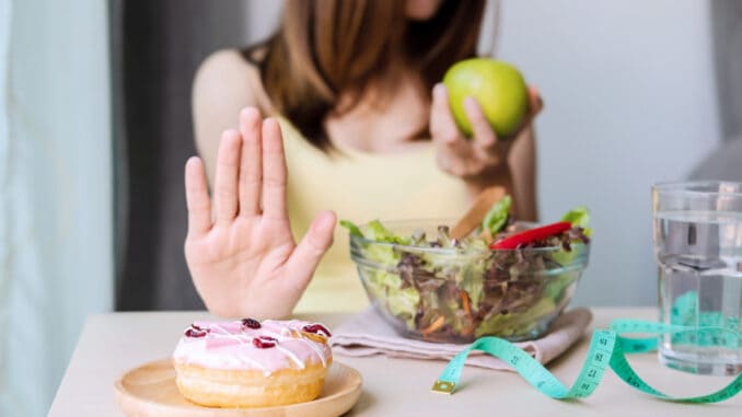 Pokud chcete zhubnout, těmto jídlům byste měli říct důrazné „Ne“