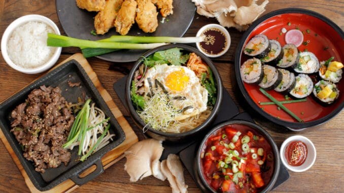 Korejské způsoby stravování: Základem je úcta ke starším a sdílení jídla. Dejte si pozor, aby vám na talíři nic nezůstalo