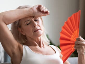 Jak zmírnit nežádoucí příznaky menopauzy? Stačí se zaměřit na to, co jíte