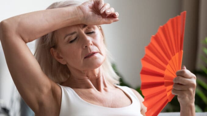 Jak zmírnit nežádoucí příznaky menopauzy? Stačí se zaměřit na to, co jíte