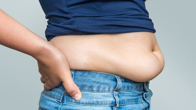 Zbavte se tuku na spodní části břicha: Zařaďte do jídelníčku bílkoviny. Pomůže dieta i cvičení