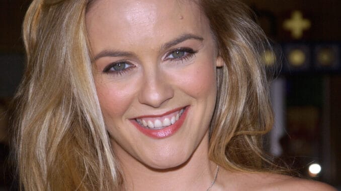 Alicia Silverstone hájí raw stravování. Kvůli stravě syna ji mnoho lidí odsoudilo