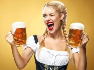 Historie žen a alkoholu: Jejich zásluhy na vzniku nápojů jsou dodnes opomíjeny, přesto muže oblažovaly již ve středověku