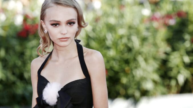 Anorexie byla pro Lily Rose Depp jen špičkou ledovce. Deprimovaly ji komentáře fanoušků na sociálních sítích