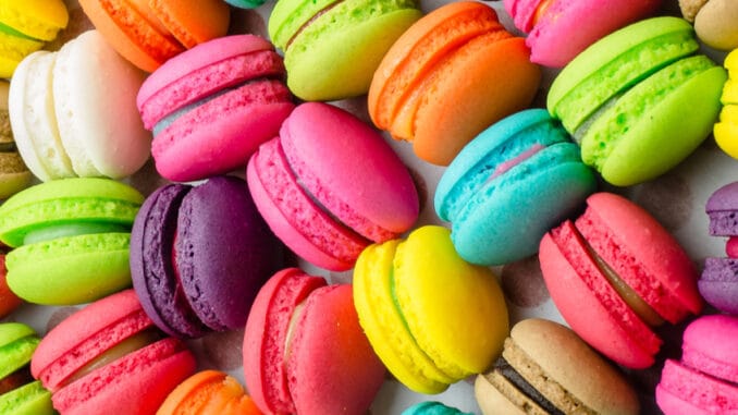 Makronky: Sendvičové sušenky, které okouzlily svět a mají svůj svátek
