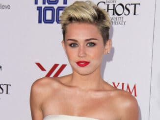 Miley Cyrus přešla před lety na veganskou stravu. Když má „cheat day“, umí si pořádně dopřát