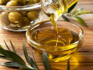 Olivový olej pod hledáčkem vědců má mimořádné účinky. Pomáhá řídit srážlivost krve a snižuje krevní tlak