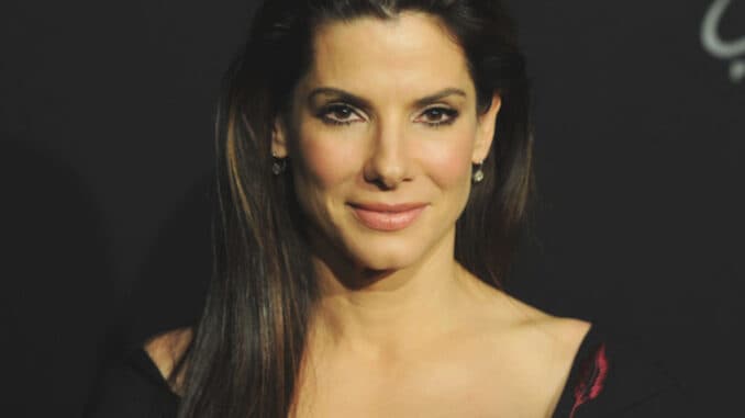 Herečka Sandra Bullock dodržuje přísnou stravu i cvičební program. Ráda si však zahřeší