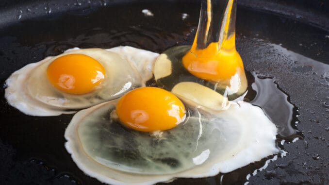 Chyby při smažení vajec, kterých se pravidelně dopouštíme a nemáme o nich ani ponětí