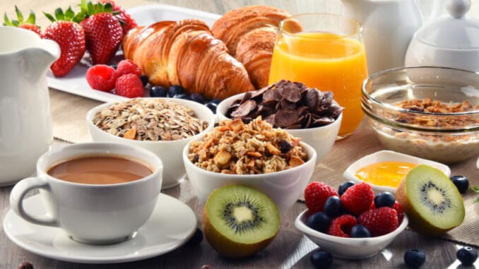 Snídaně jako důležitá součást každého dne. Těmito jídly začínají lidé ve světě