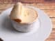 Sýr Torta del Casar: Pevná kůrka skrývá tekutý poklad. Ne nadarmo je přirovnávaný k misce plné tekuté sýrové pochoutky