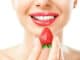 Zářivý úsměv, kterým oslníte: Zuby si lze vybělit i pomocí běžných potravin