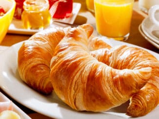 Croissant: Francouzským se stal, až když byl vyroben z listového těsta. Tvar půlměsíce je opředen legendou