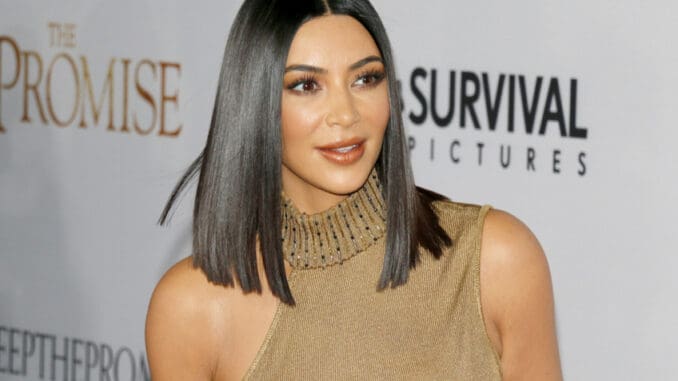 Kim Kardashian zhubla 7 kg za tři týdny tím, že vyřadila sacharidy. Odborníci však varují před zdravotními následky