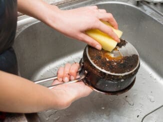 Připálené nádobí: Vyčistěte jej pomocí běžných potravin. Ušetří vám nervy i nějakou tu korunu