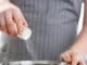Vlhnutí kuchyňské soli: Běžný problém, kterému se dá snadno zabránit