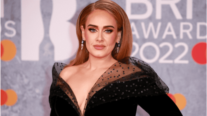 Adele vypadá lépe než kdy dřív. Někteří fanoušci se však cítí jejím zhubnutím zrazeni