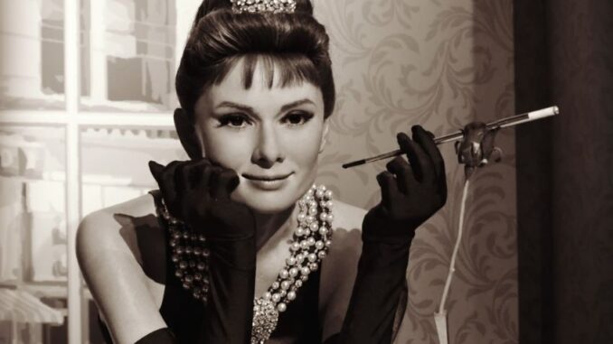 Tajemství dokonalého pohledu Audrey Hepburn: Zkuste její kosmetické triky