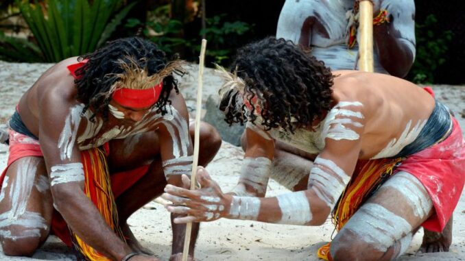 Nahlédněte pod pokličku tradiční stravy Aboridžinců. Nebudou chybět housenky ani hadi
