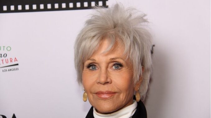 Jane Fonda vypadá i v 84 letech skvěle. Jaký je její recept na to být v kondici?