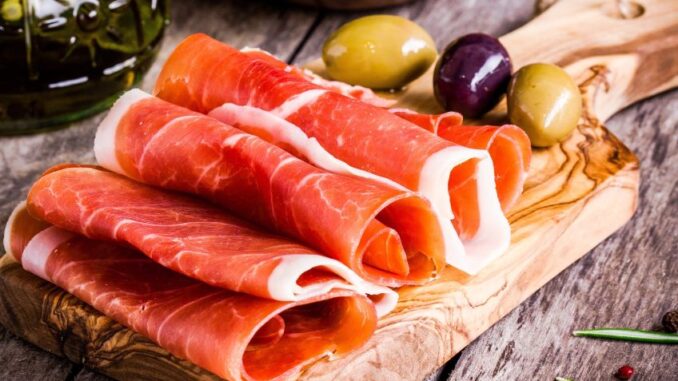 Je prosciutto zdravé? Obsahuje hodně soli i vitamínů