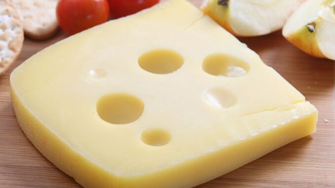 Poznejte výhody sýru Jarlsberg. Je bohatý na vitamíny i aminokyseliny