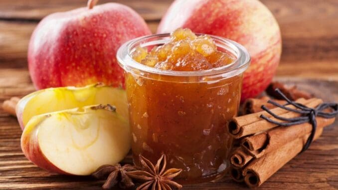 Připravte si letos jablečná povidla podle osvědčených receptů našich babiček