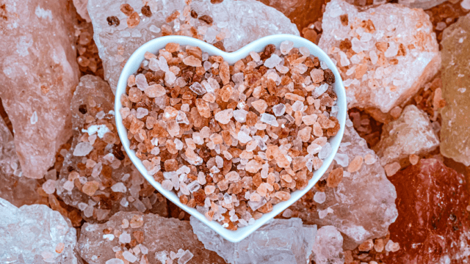 Himálajská sůl: Je opravdu zdraví prospěšná nebo nám jen učaroval její růžový nádech a důmyslný marketing?