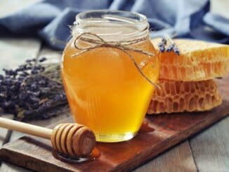 Objevte zdravotní přínosy medu: Pomáhá při popáleninách, ulevuje od kašle a prospívá i srdci
