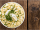 Krémový vajíčkový salát je ověřenou klasikou, jehož příprava vám nezabere ani 10 minut