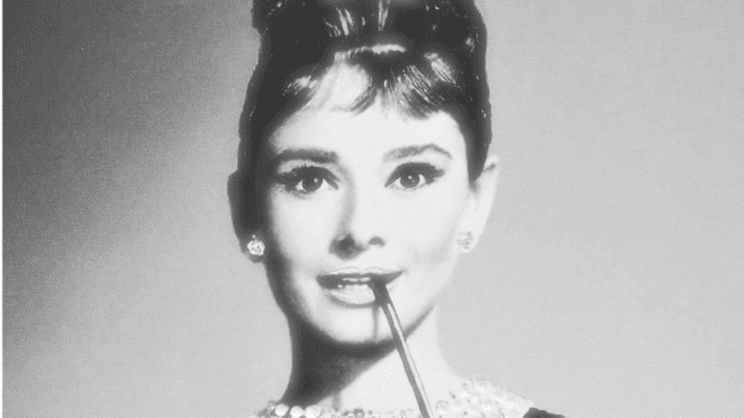 Jaké bylo tajemství vosího pasu Audrey Hepburn? Její syn vyvrátil mýty a prozradil její recept na čokoládový dort