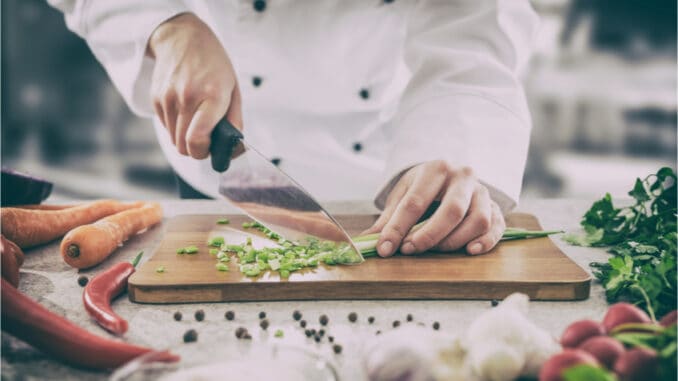 Naučte se uchopit kuchyňský nůž správně. Nakrájíte pak suroviny rychle a bezpečně